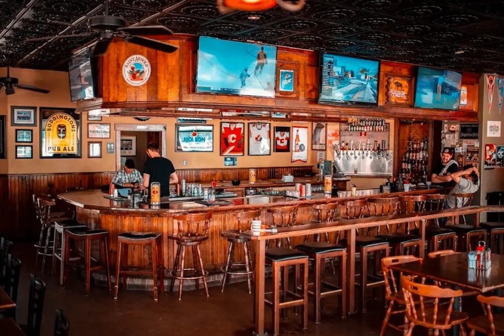 best sports bars in Houston - The Maple Leaf