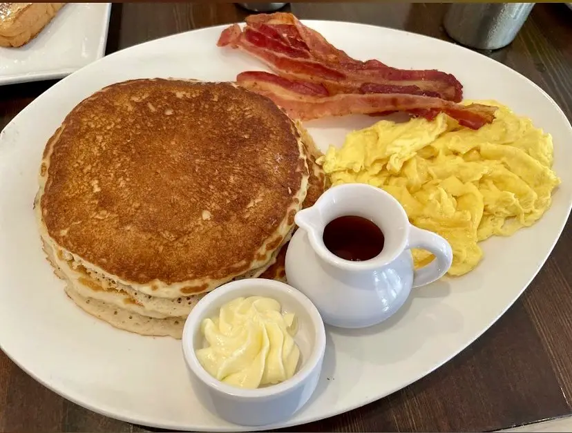 best breakfast places in Houston - Harry's Restaurant