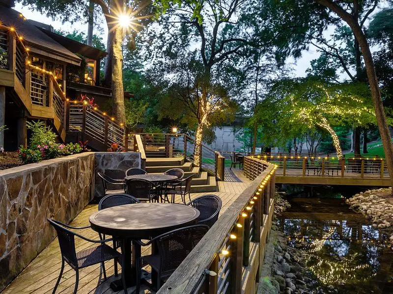 Best Date Night Restaurants in Houston - Rainbow Lodge