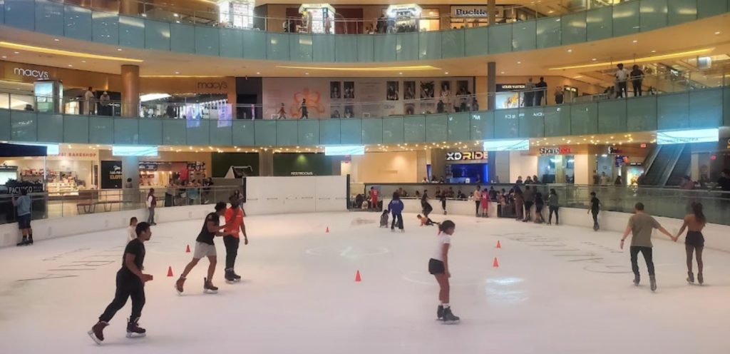 ice skating in Houston - Ice at the Galleria