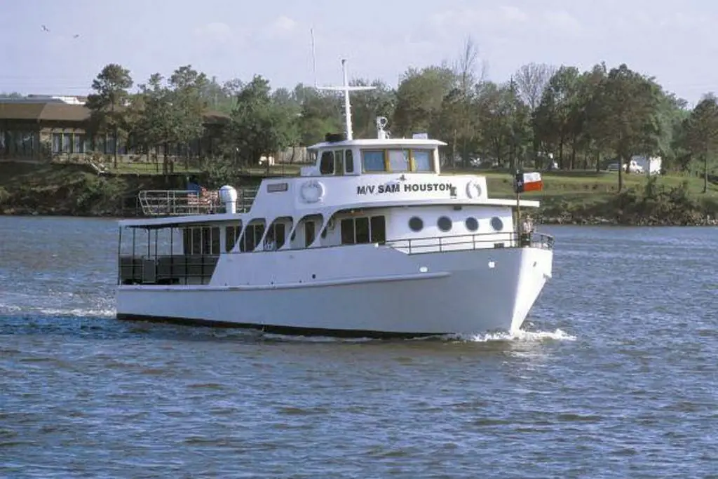 Explore the Houston boat tour