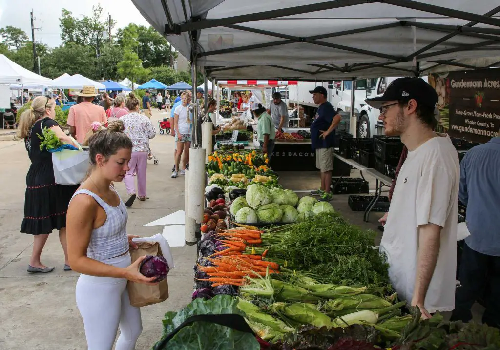 Enjoy live music performance and cooking shows at the urban harvest farmers market