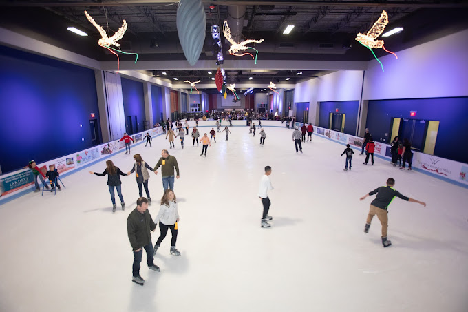 ice skating in Houston - The Ice Rink at The Woodlands Town Center