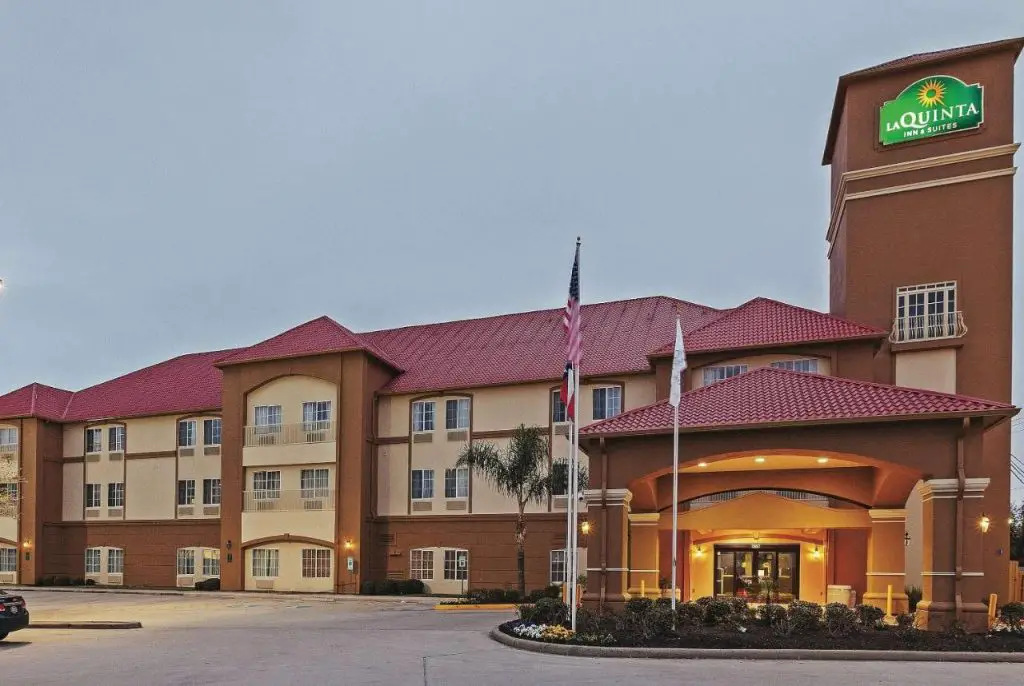 Hotels near William P. Hobby Airport That Take Pets