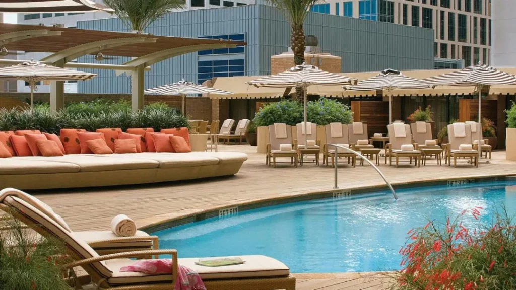 hotels with rooftop pools in Houston - Four Seasons Hotel Houston