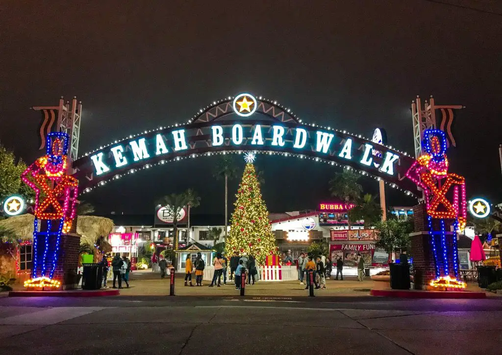 Reasons You Should Visit Kemah Boardwalk