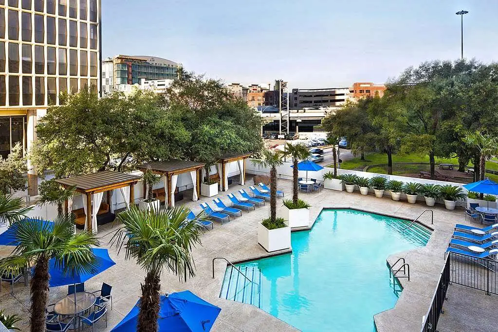  Houston Hotels With Texas-Shaped Pool